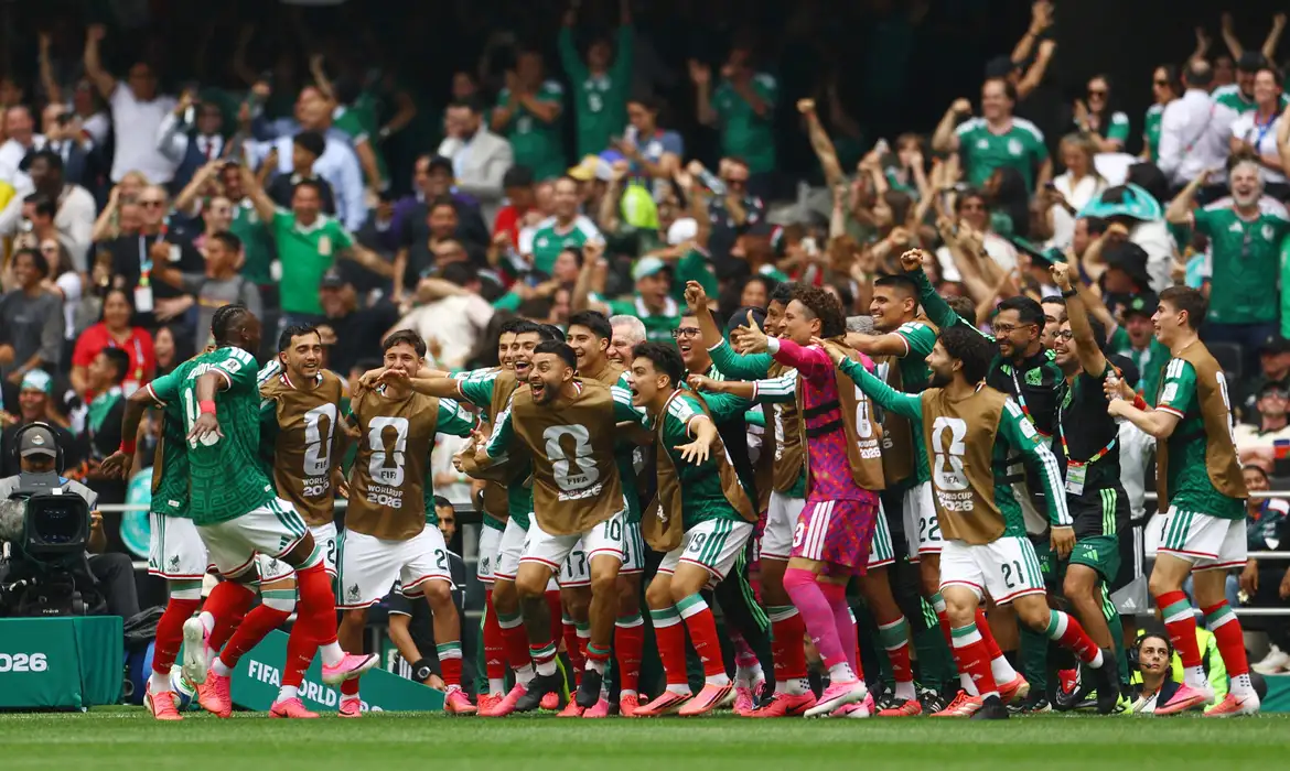 Soccer Football - FIFA World Cup 2026 - Group A - Mexico v South Africa - Estadio Azteca, Mexico City, Mexico - June 11, 2026 Mexico's Julian Quinones celebrates scoring their first goal with teammates REUTERS/Hannah Mckay     TPX IMAGES OF THE DAY