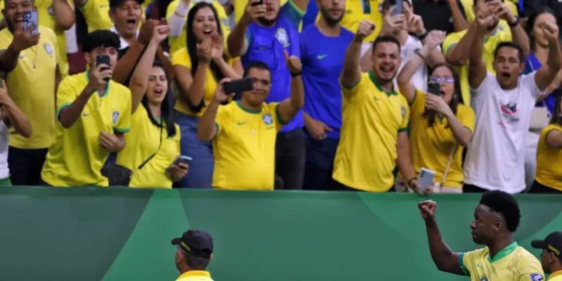 Brasília (DF), 20/03/2025 - Jogador Vini Jr durante lance de jogo de futebol entre Brasil e Colômbia válido pelas Eliminatórias da Copa do Mundo. Foto: Bruno Peres/Agência Brasil