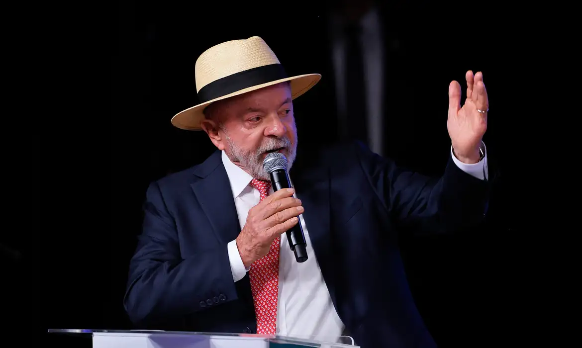 Rio de Janeiro (RJ), 22/06/2026 -O presidente da República, Luiz Inácio Lula da Silva, participa da cerimônia de anúncios de ampliação dos investimentos no âmbito da Nova Indústria Brasil (NIB), além de parceria entre BNDES e Petrobras para pesquisa sobre minerais críticos e estratégicos, no Teatro BNDES, centro da cidade.   Foto: Tânia Rêgo/Agência Brasil