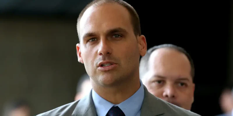 Eduardo Bolsonaro no Centro Cultural Banco do Brasil (CCBB), em Brasília, onde funciona o gabinete de transição de governo.