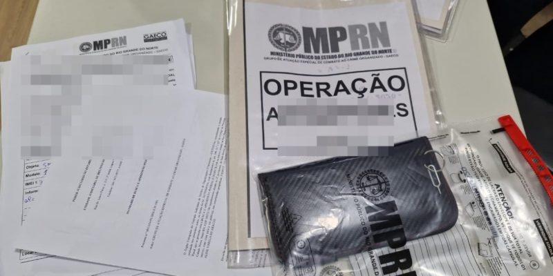 pastas e materiais apreendidos