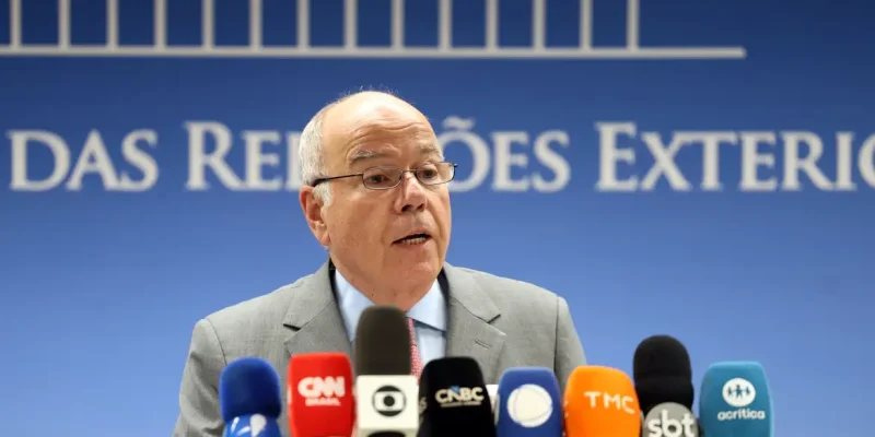 Brasília (DF), 14/07/2026 - Ministro das Relações Exteriores, Mauro Vieira, fala durante declaração à imprensa a respeito do recente anúncio do USTR de imposição de tarifas contra produtos brasileiros, na sala de coletivas do Palácio Itamaraty. Foto: Valter Campanato/Agência Brasil