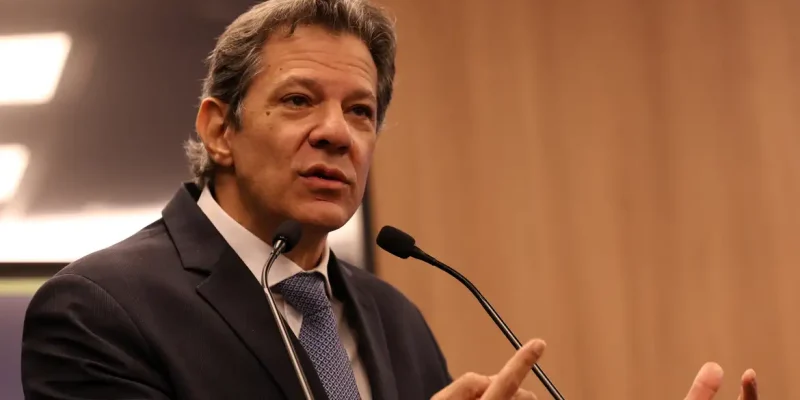 Brasília (DF), 28/08/2025 - O ministro da Fazenda, Fernando Haddad, durante entrevista coletiva para detalhar duas operações da Polícia Federal para combater a atuação do crime organizado no setor de combustíveis. Foto: José Cruz/Agência Brasil