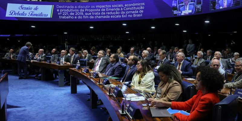Brasília – DF – 01/07/2026 - Sessão semipresencial para debater os impactos sociais, econômicos e produtivos da proposta de emenda à Constituição que trata da redução da jornada de trabalho e do fim da chamada escala 6x1 no Brasil. Foto: Lula Marques/ Agência Brasil