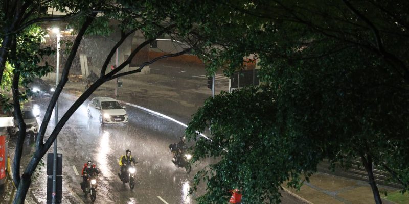 São Paulo (SP), 09/12/2025 - Chegada de frente fria causa chuva na capital paulista. Foto: Rovena Rosa/Agência Brasil