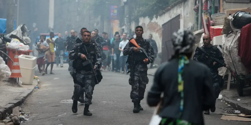 Rio de Janeiro - Operação policial após ataques às bases das Unidades de Polícia Pacificadora (UPP) nas comunidades do Cantagalo e Pavão-Pavãozinho, em Copacabana. (Fernando Frazão/Agência Brasil)