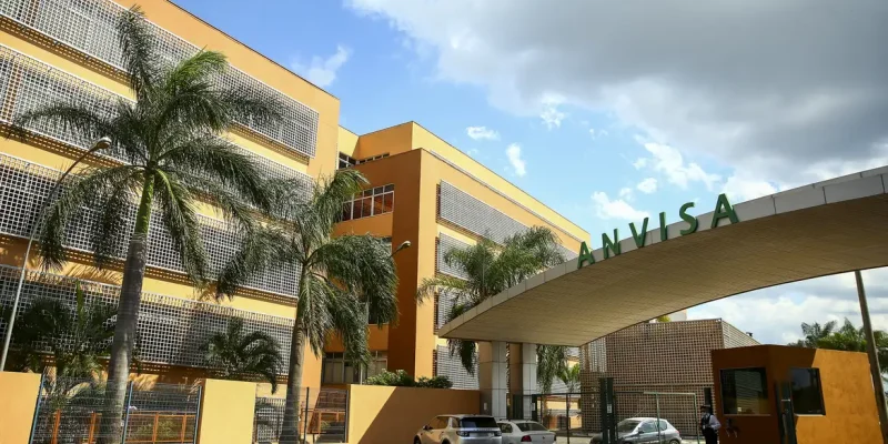 Fachada do edifício sede da Agência Nacional de Vigilância Sanitária (Anvisa).