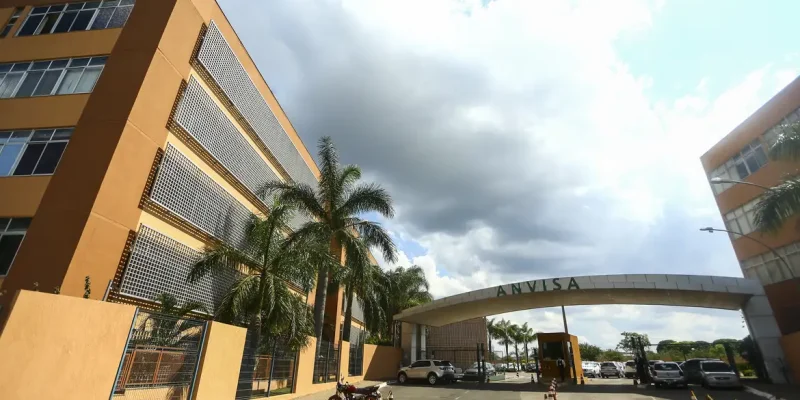 Fachada do edifício sede da Agência Nacional de Vigilância Sanitária (Anvisa).