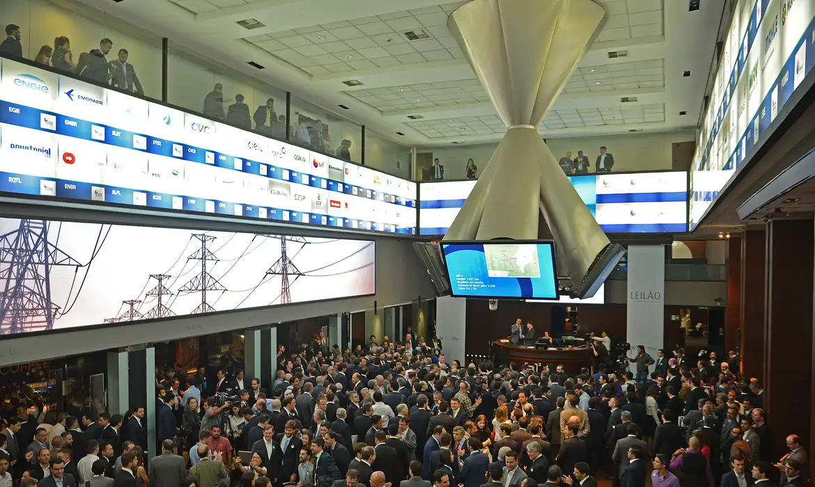 São Paulo - Agência Nacional de Energia Elétrica (Aneel) realiza leilão para a construção, operação e manutenção de 4.919 Km de linhas de transmissão, na Bolsa de Valores B3 (Rovena Rosa/Agência Brasil)