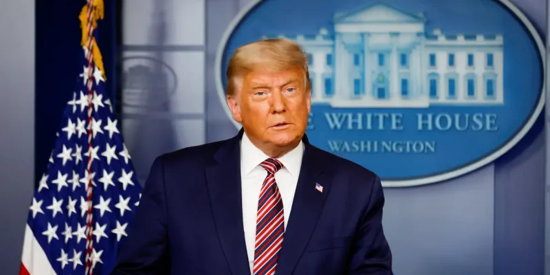 O presidente dos Estados Unidos, Trump, fala a repórteres sobre a eleição presidencial de 2020 na Casa Branca em Washington