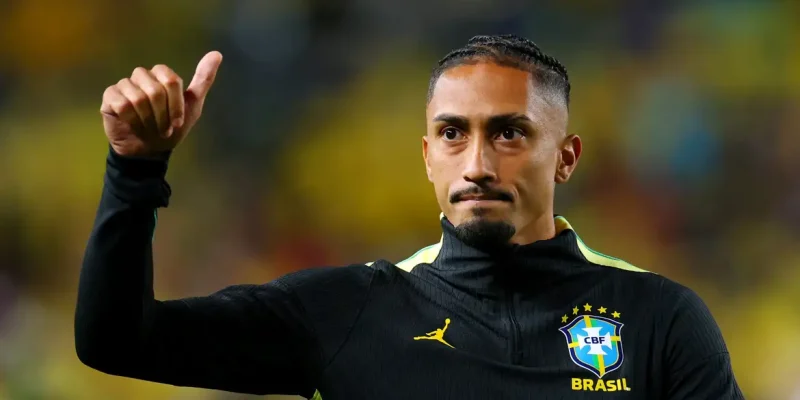 Soccer Football - FIFA World Cup 2026 - Group C - Brazil v Haiti - Philadelphia Stadium, Philadelphia, Pennsylvania, U.S. - June 19, 2026
Brazil's Raphinha acknowledges fans after the match REUTERS/Mike Segar