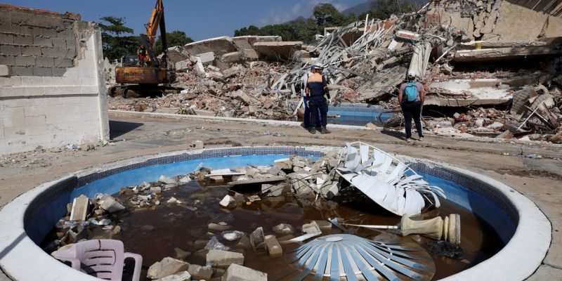 Rescuers work at the site of a collapsed building in the aftermath of the June 24 earthquakes in La Guaira, Venezuela, July 1, 2026. REUTERS/Ricardo Arduengo