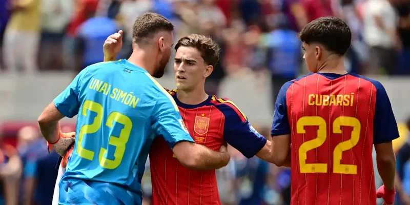 Soccer Football - FIFA World Cup 2026 - Round of 32 - Spain v Austria - Los Angeles Stadium, Inglewood, California, U.S. - July 2, 2026 Spain's Unai Simon, Gavi and Pau Cubarsi celebrate after the match as Spain qualify for the Round of 16 stage of the World Cup IMAGN IMAGES via Reuters/Gary Vasquez