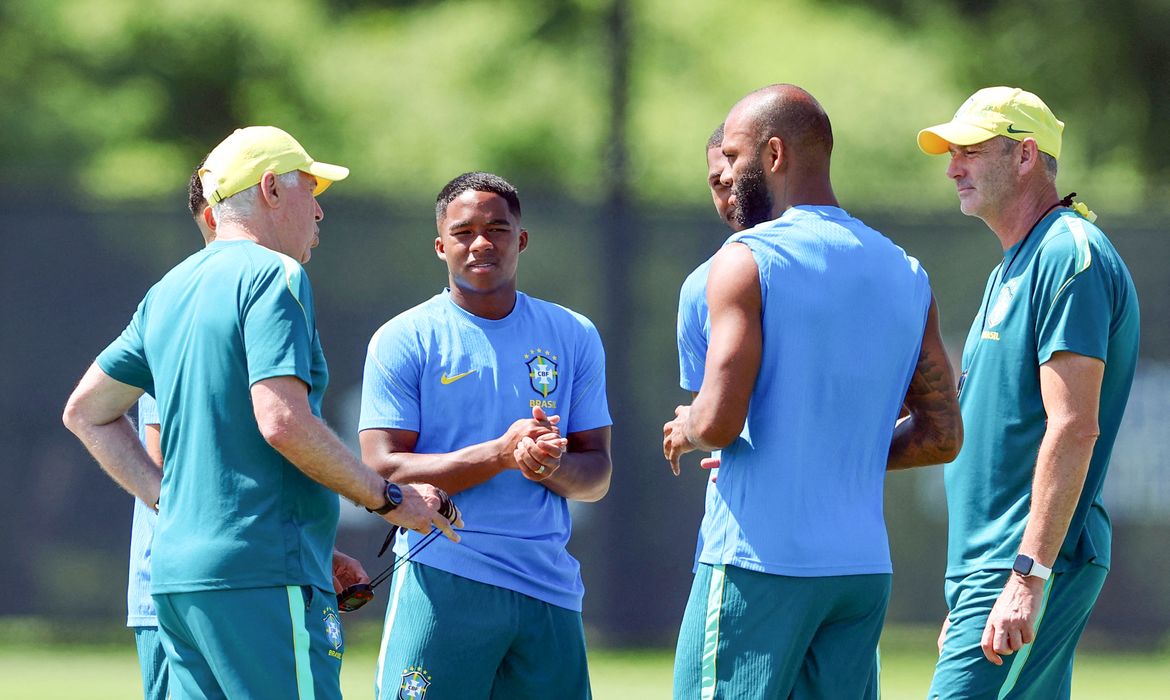 Soccer Football - FIFA World Cup 2026 - Brazil Training - Columbia Park Training Facility, Morristown, New Jersey, U.S. - July 4, 2026
Brazil coach Carlo Ancelotti speaks to players during training IMAGN IMAGES via Reuters/Vincent Carchietta