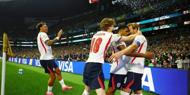 Soccer Football - FIFA World Cup 2026 - Round of 16 - Mexico v England - Estadio Azteca, Mexico City, Mexico - July 5, 2026 England's Harry Kane celebrates scoring their third goal with teammates REUTERS/Daniel Becerril     TPX IMAGES OF THE DAY
