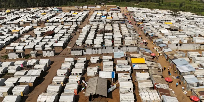 Campo de deslocados de Kigonze após declaração de surto de Ebola, em Bunia, no leste da República Democrática do Congo
   18 de junho de 2026   REUTERS/Gradel Muyisa Mumbere