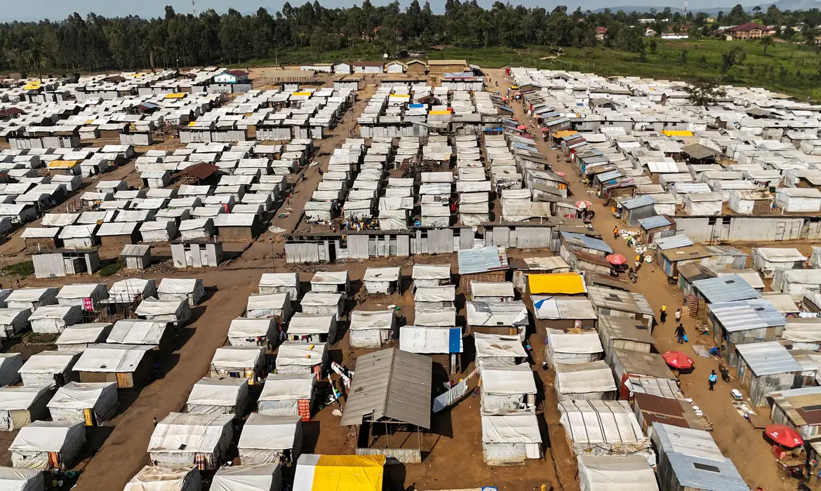 Campo de deslocados de Kigonze após declaração de surto de Ebola, em Bunia, no leste da República Democrática do Congo
   18 de junho de 2026   REUTERS/Gradel Muyisa Mumbere
