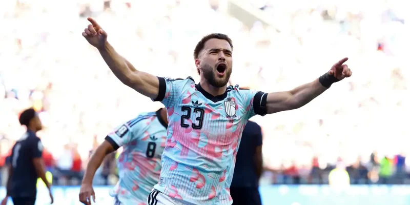 Nicolas Raskin, da Bélgica, comemora após Charles De Ketelaere marcar o primeiro gol da equipe contra os Estados Unidos pelas oitavas de final da Copa do Mundo de 2026
6 de julho de 2026 REUTERS/Albert Gea