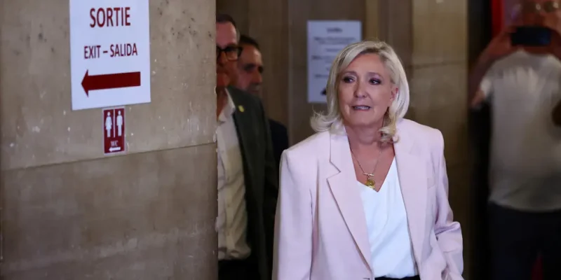 Marine Le Pen em tribunal de Paris
  7 de julho de 2026   REUTERS/Sarah Meyssonnier