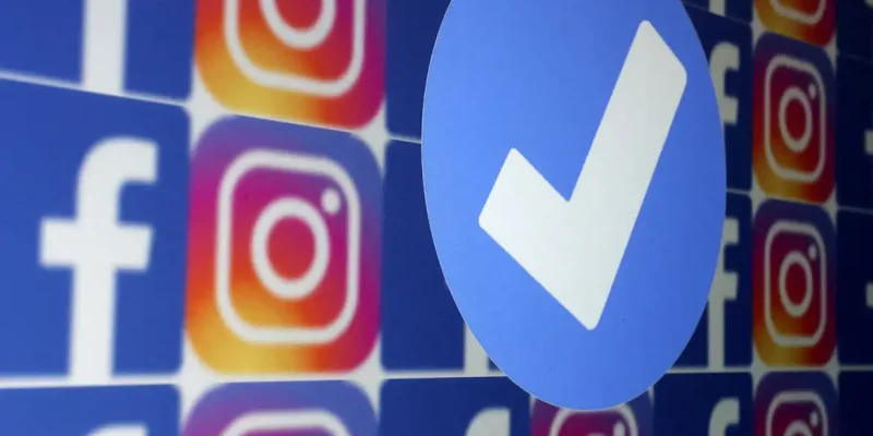 Selo azul de verificação e logos do Facebook e do Instagram
19 de janeiro de 2023
REUTERS/Dado Ruvic/Imagem ilustrativa