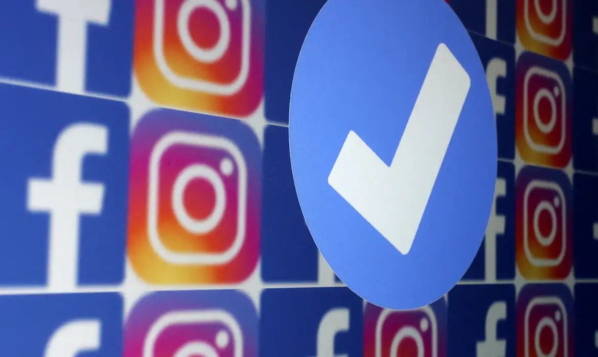 Selo azul de verificação e logos do Facebook e do Instagram
19 de janeiro de 2023
REUTERS/Dado Ruvic/Imagem ilustrativa