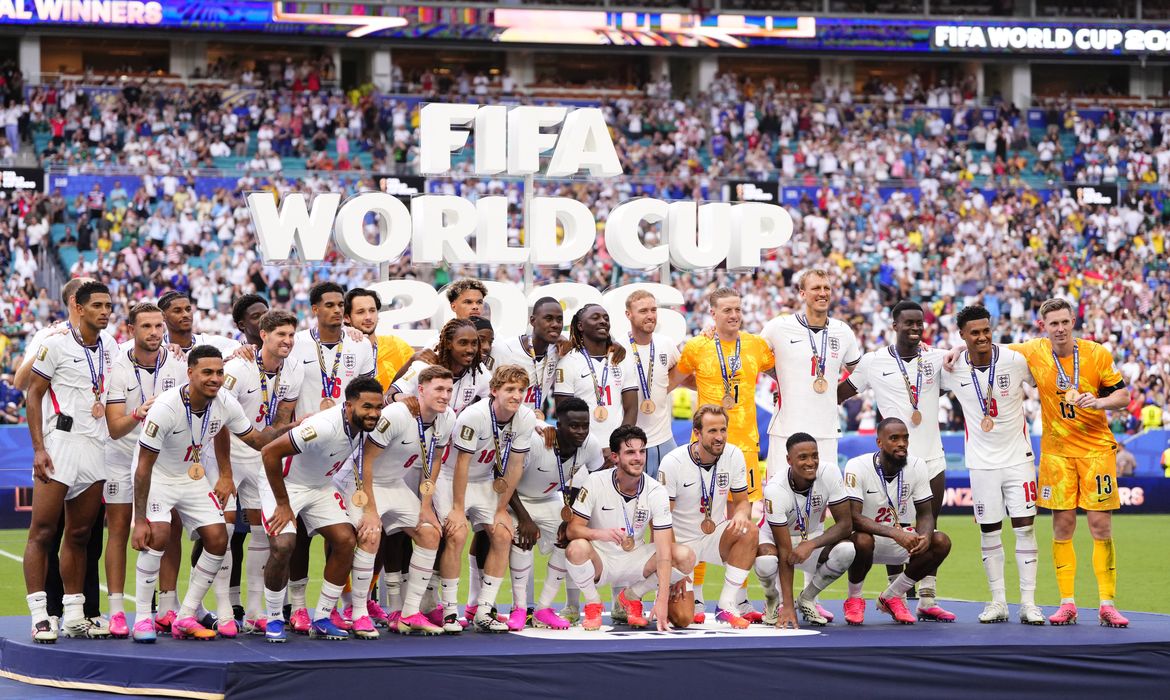 MIAMI GARDENS, FLORIDA - JULY 18: Players of England pose for the photo after receiving their third place medals following the 2026 FIFA World Cup bronze-final match between France and England at Miami Stadium in Miami Gardens, Florida, United States, on July 18, 2026. Jose Hernandez / AnadoluNo Use USA No use UK No use Canada No use France No use Japan No use Italy No use Australia No use Spain No use Belgium No use Korea No use South Africa No use Hong Kong No use New Zealand No use Turkey