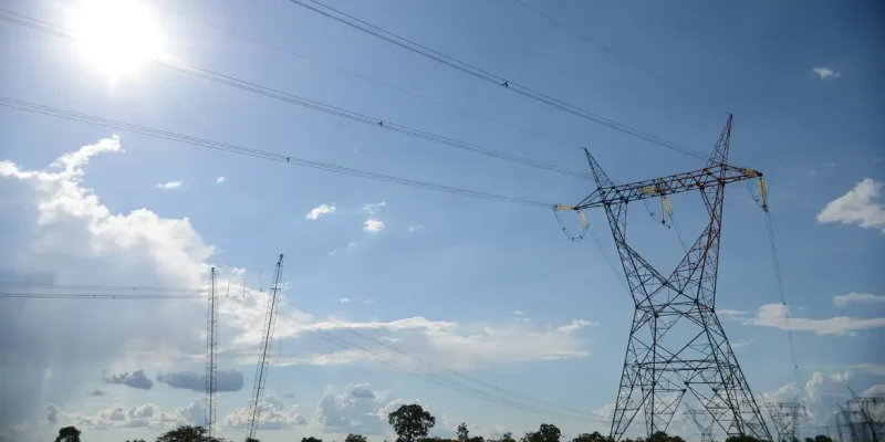 Linhas de transmissão de energia, energia elétrica