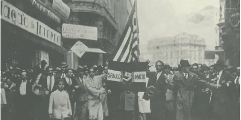Passeata no centro da cidade de são Paulo durante a revolução constitucionalista, em 1932. Foto: Avelino Ginjo/ MIS