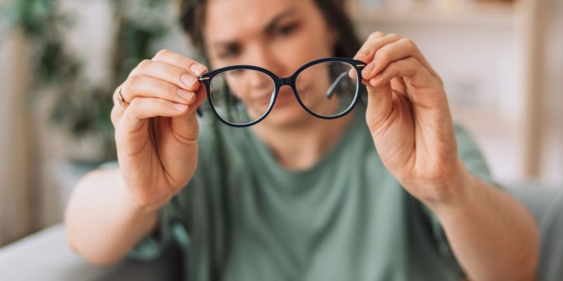 Problema de vista - Oftamologista - óculos - Ocular. Foto: Anastassiya/ Adobe Stock
