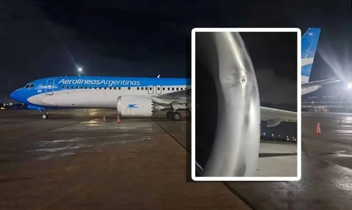06/07/2026 - Drone atinge avião argentino e danifica motor em pouso no Rio. Foto: Aeroin/ Divulgação