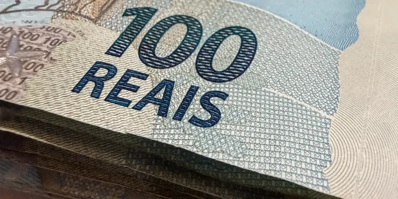 10/07/2026 - Brasília - dinheiro, moeda, real, reais, cédula, cédulas, nota, notas, moeda brasileira, dinheiro brasileiro, inflação, inflação alta, deflação, economia, economia brasileira, mercado, mercado financeiro, finanças, finanças pessoais, orçamento, orçamento doméstico, renda, renda familiar, salário, salário mínimo, remuneração, vencimento, pagamento, poder de compra, custo de vida, custo dos alimentos, aumento de preços, alta dos preços, carestia, desvalorização, valorização, perda do poder de compra, crise econômica, recessão, crescimento econômico, consumo, consumidor, compras, supermercado, cesta básica, despesas, gastos, contas, contas a pagar, boletos, dívida, dívidas, endividamento, inadimplência, poupança, economia doméstica, investimento, investimentos, aplicações financeiras, juros, taxa de juros, taxa Selic, Banco Central, crédito, empréstimo, financiamento, cartão de crédito, débito, PIX, transferência bancária, banco, instituição financeira, orçamento familiar, planejamento financeiro, reserva de emergência, patrimônio, riqueza, patrimônio líquido, capital, capital financeiro, lucro, prejuízo, receita, despesa, balanço financeiro, impostos, tributos, tributação, imposto de renda, arrecadação, arrecadação fiscal, carga tributária, imposto, taxa, tarifas, câmbio, dólar, euro, cotação, câmbio flutuante, desvalorização cambial, valorização cambial, moeda estrangeira, inflação acumulada, índice de preços, IPCA, INPC, IGP-M, poder aquisitivo, renda per capita, desenvolvimento econômico, estabilidade econômica, política monetária, política fiscal, oferta, demanda, produtividade, consumo consciente, educação financeira, planejamento financeiro, equilíbrio financeiro, independência financeira, riqueza, prosperidade, orçamento público, gastos públicos, contas públicas, déficit, superávit, tesouro nacional, moeda forte, moeda fraca, liquidez, circulação de dinheiro, s