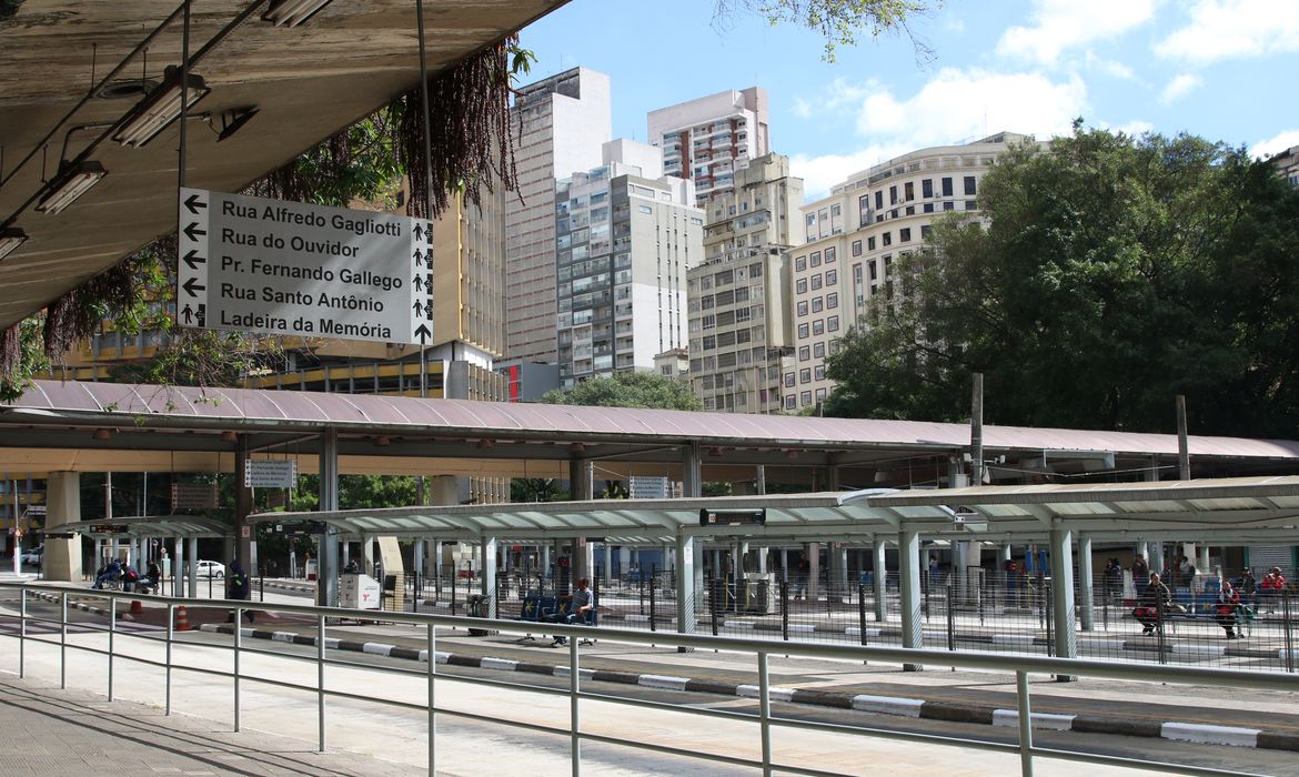 Terminal Bandeira durante greve de motoristas e cobradores de ônibus em São Paulo.