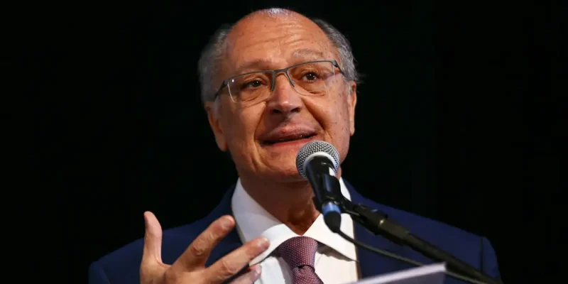 O vice-presidente eleito, Geraldo Alckmin, durante cerimônia de entrega do relatório final da transição de governo e anúncio de novos ministros.