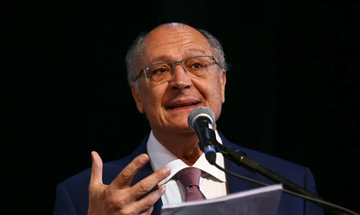 O vice-presidente eleito, Geraldo Alckmin, durante cerimônia de entrega do relatório final da transição de governo e anúncio de novos ministros.