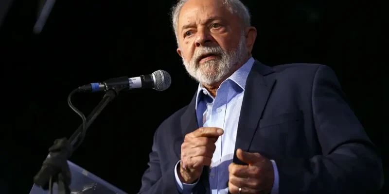 O presidente eleito, Luiz Inácio Lula da Silva, durante cerimônia de entrega do relatório final da transição de governo e anúncio de novos ministros.
