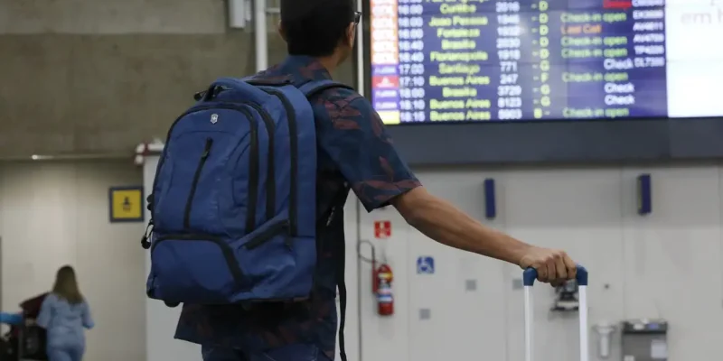 Rio de Janeiro (RJ), 02/10/2023 - Movimento de passageiros no Aeroporto Internacional Tom Jobim, no Galeão, após migração de voos operados no Aeroporto Santos Dumont. Foto: Fernando Frazão/Agência Brasil