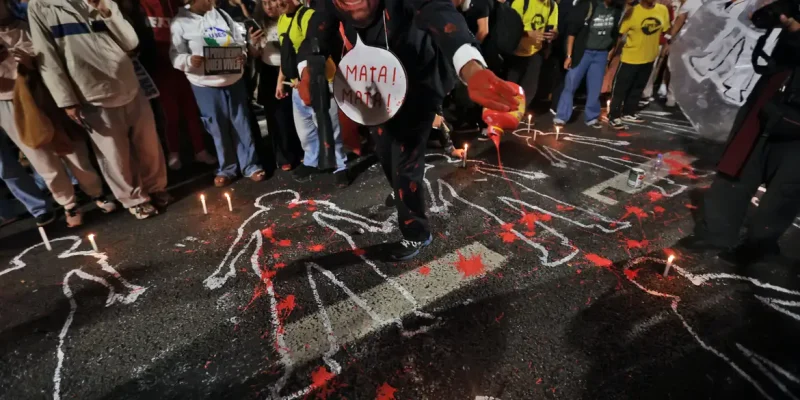 São Paulo (SP), 31/10/2025 - Pessoas na Avenida Paulista durante manifestação contra a operação policial Contenção no Rio de Janeiro. Foto: Paulo Pinto/Agência Brasil