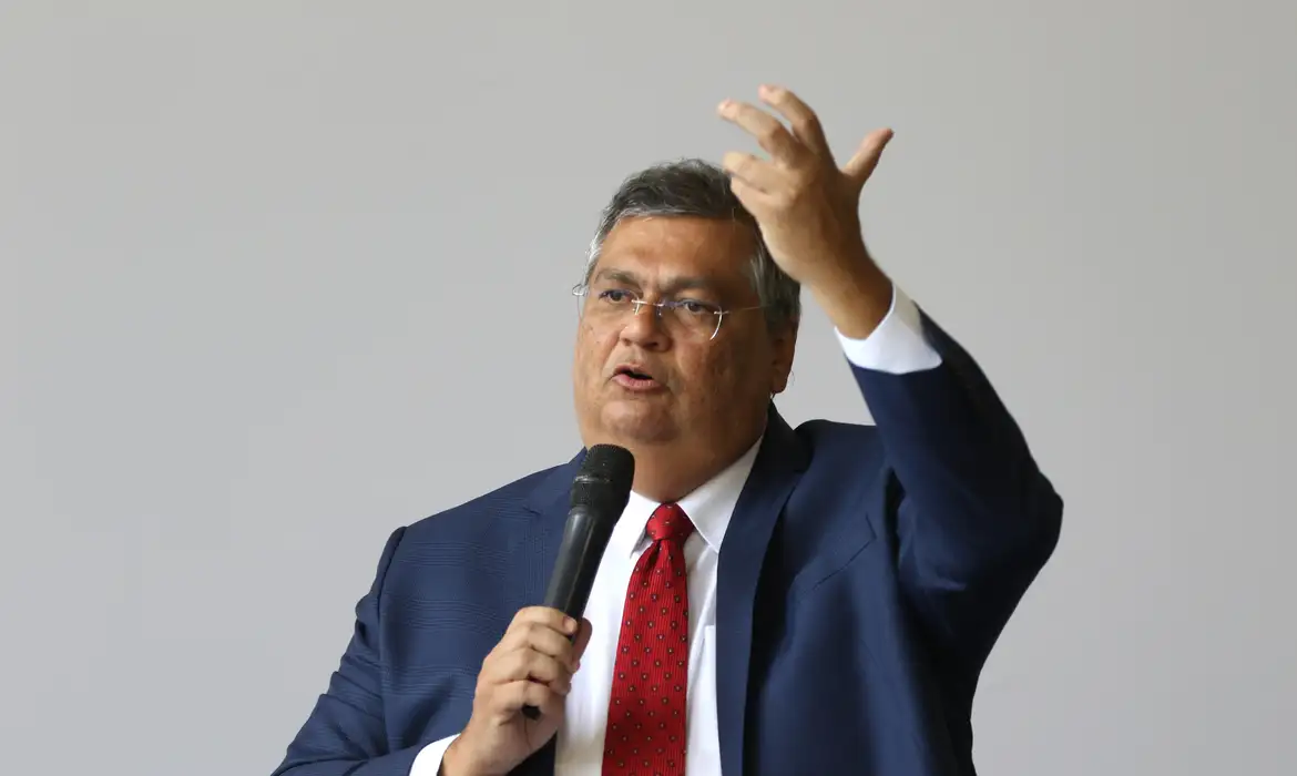 Rio de Janeiro (RJ), 19/06/2023 - O ministro da Justiça e Segurança Pública, Flávio Dino, e o governador do Rio de Janeiro, Cláudio Castro, assinam, no Palácio da Guanabara, termos de cooperação para fortalecimento da segurança pública. Foto: Tânia Rêgo/Agência Brasil