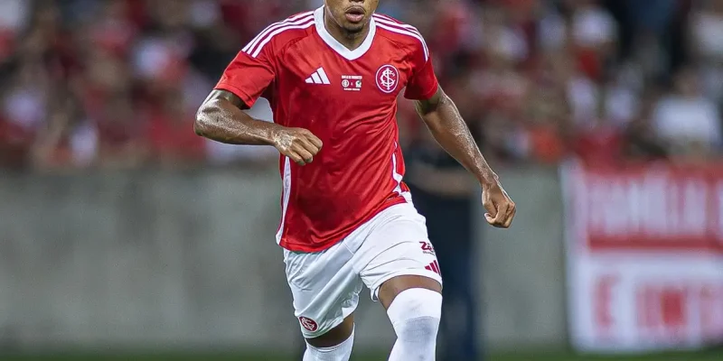 Victor Gabriel, zagueiro, Internacional