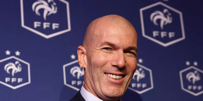 Novo técnico da seleção da França, Zinedine Zidane, é apresentado no cargo em Paris
28 de julho de 2026 REUTERS/Abdul Saboor