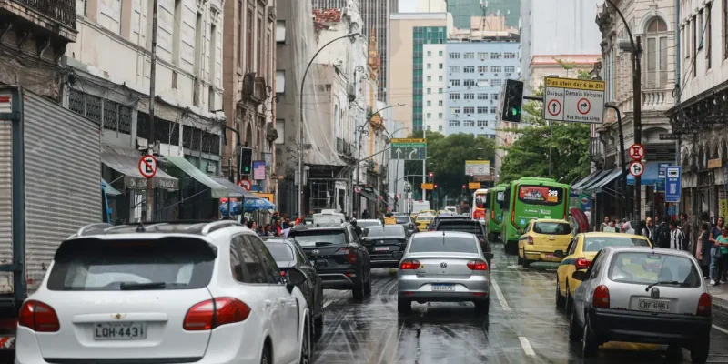 Rio de Janeiro (RJ), 31/10/2025 – Cena de carros em uma rua da cidade do Rio de Janeiro
Foto: Joédson Alves/Agência Brasil