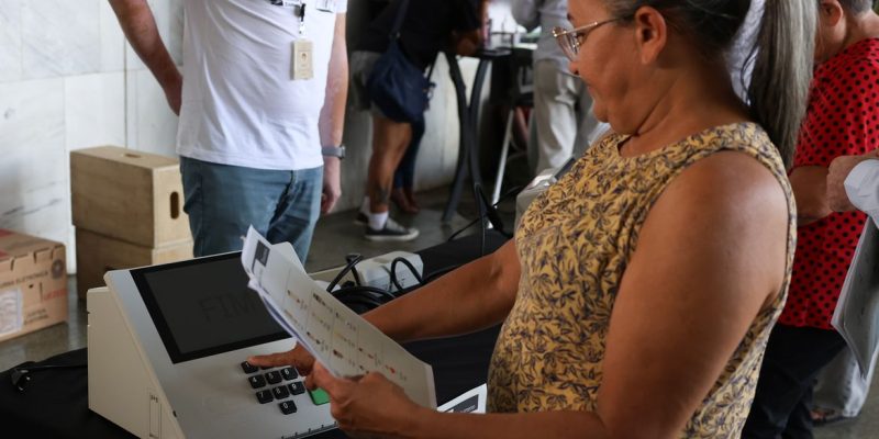 Brasília - 07/08/2026 - TSE faz demonstração de como votar na urna eletrônica na Rodoviária de Brasília. Foto: Valter Campanato/ Agência Brasil