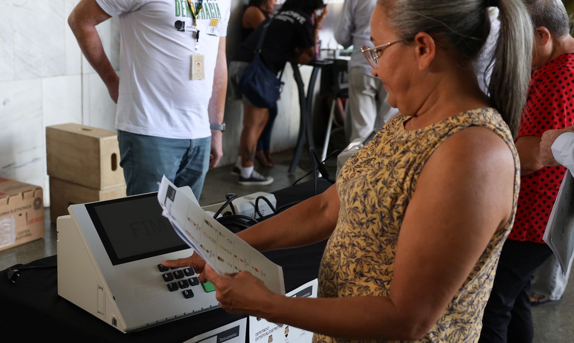 Brasília - 07/08/2026 - TSE faz demonstração de como votar na urna eletrônica na Rodoviária de Brasília. Foto: Valter Campanato/ Agência Brasil