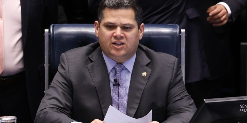 Brasília 02/12/2025 -O presidente do Senado, Davi Alcolumbre, informou ao Plenário  que determinou o cancelamento do calendário de apreciação da indicação presidencial do advogado-geral da União, Jorge Messias, para integrar o Supremo Tribunal Federal (STF). Foto Lula Marques/Agência Brasil