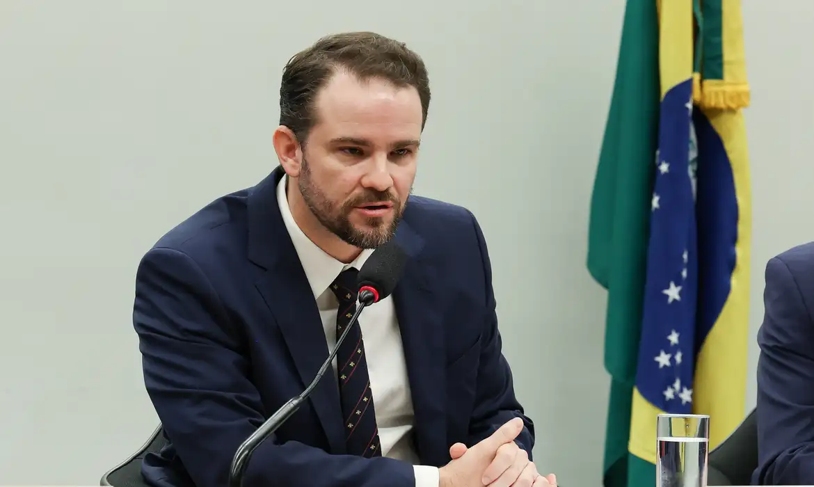 Brasília – DF – 17/06/2026 – O ministro da Fazenda, Dario Durigan, durante audiência pública conjunta promovida pelas comissões de Agricultura, Pecuária, Abastecimento e Desenvolvimento Rural e de Finanças e Tributação da Câmara. Foto Lula Marques/Agência Brasil.