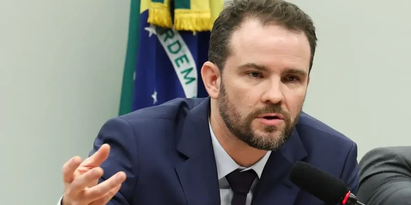 Brasília – DF – 12/05/2026 – Reunião da Comissão Especial da Câmara sobre o Fim da Escala 6x1 para debater os impactos econômicos da redução da escala de trabalho, sem redução de salário. Participou ministro da Fazenda, Dario Durigan. Foto Lula Marques/Agência Brasil