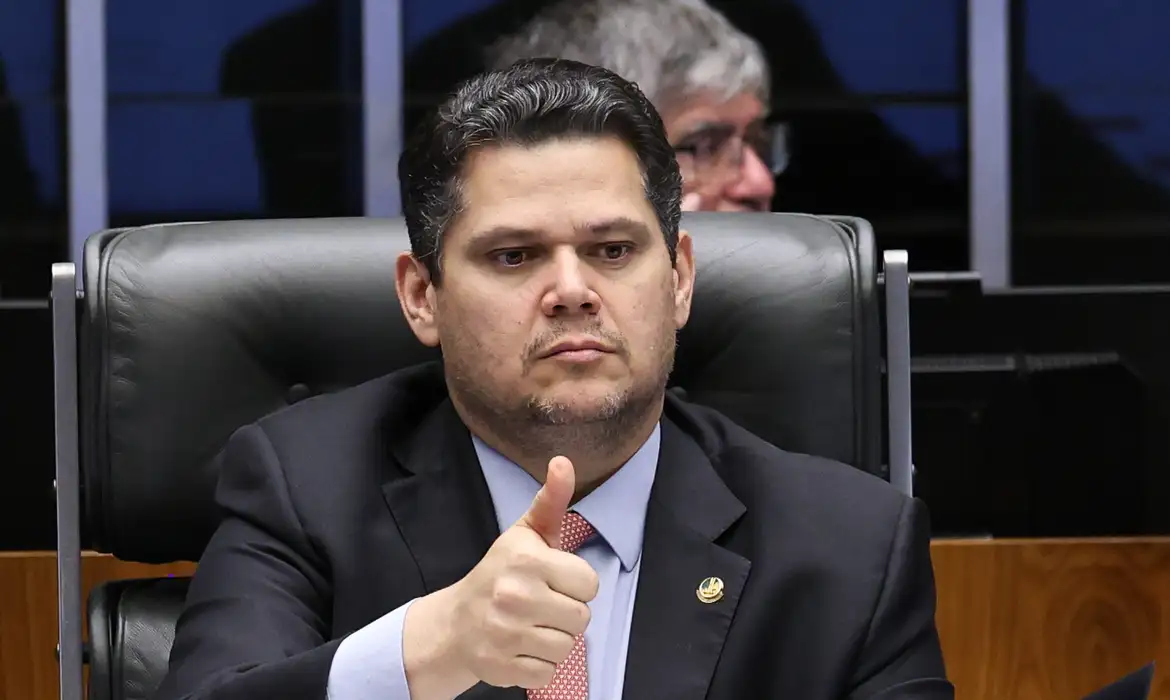 Brasília – DF- 21/05/2026 –  Senador Davi Alcolumbre durante Sessão do Congresso Nacional  para analisar vetos parciais à Lei de Diretrizes Orçamentárias (LDO) de 2026. Esses vetos impedem municípios inadimplentes com até 65 mil habitantes de firmar convênios e receber recursos federais. Foto: Lula Marques /Agência Brasil.