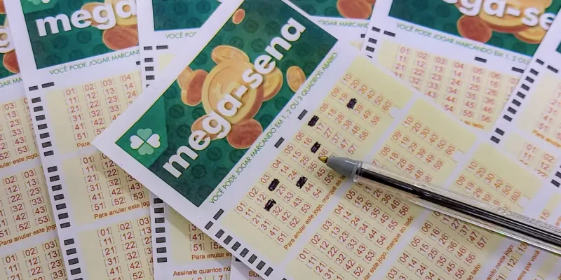 22/06/2023 - Brasília - Mega-Sena, concurso da  Mega-Sena, jogos da  Mega-Sena, loteria da  Mega-Sena. - Volantes da Mega Sena sendo preenchidos para apostas em casas lotéricas da Caixa. Foto: Rafa Neddermeyer/Agência Brasil