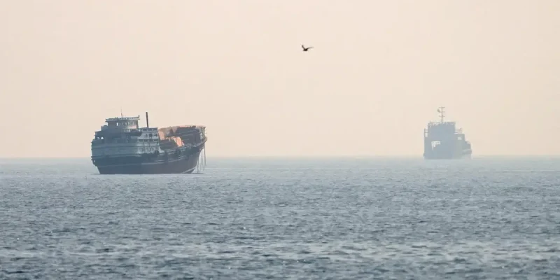 Embarcações no Estreito de Ormuz, vistas de Musandam, Omã
8 de julho de 2026