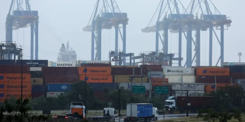 Pátio de contêineres, parte do Porto de Santos
6 de agosto de 2025
REUTERS/Jorge Silva